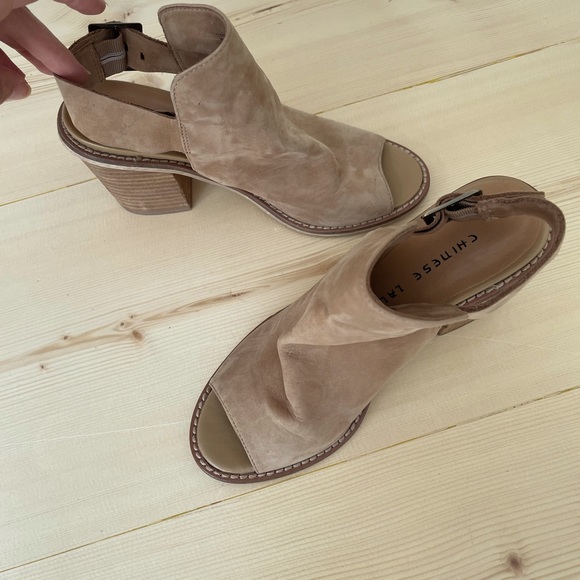 Chinese Laundry ankle booties - Picture 2 of 4